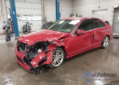 2013 Mercedes-Benz C 300 Sport 4Matic z USA, uszkodzony, nr VIN WDDGF8AB3DA792016